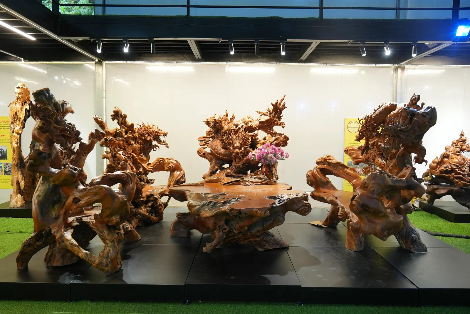 Bộ bàn ghế Ngũ Long (Gỗ Lũa trai vàng)