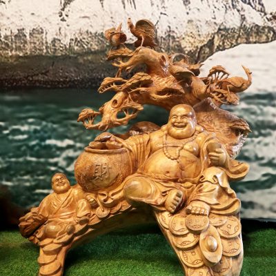 Di Lặc tùng hạc (gỗ long não)